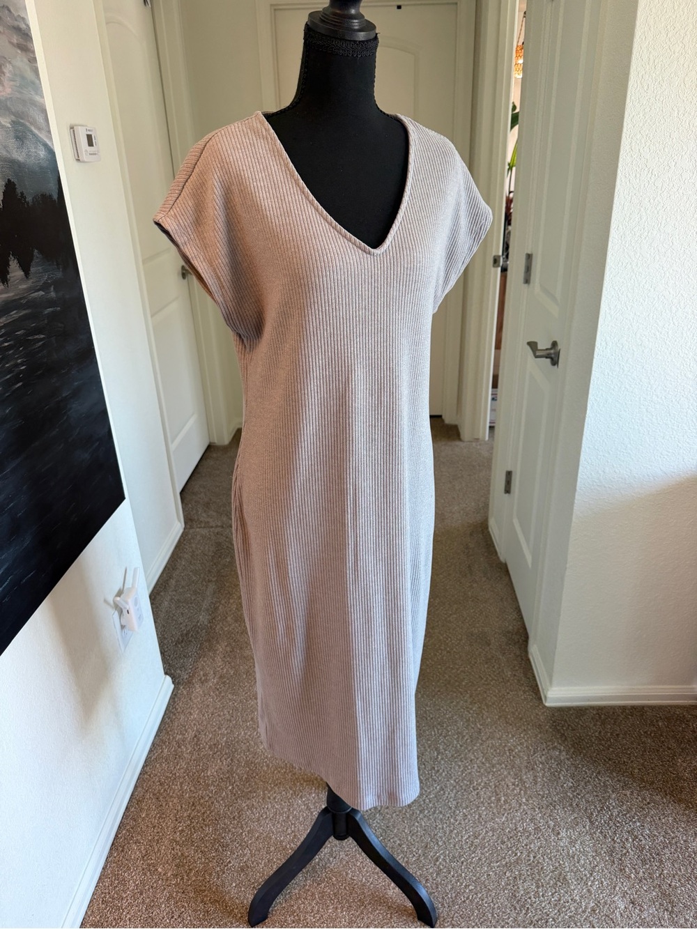 🪩 3/$10 Ribbed V-Neck Midi Dress